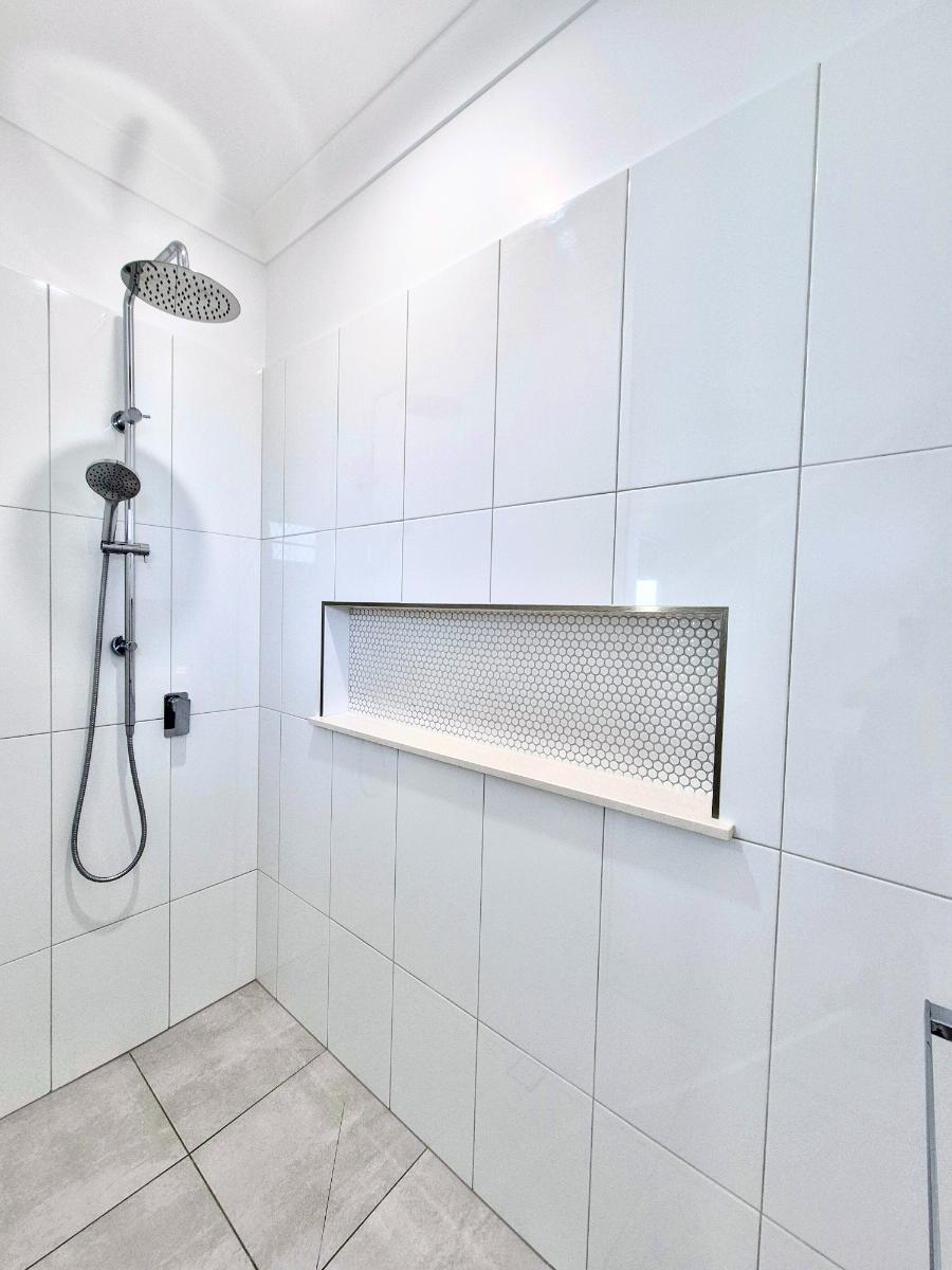 L424 Flora – Shower