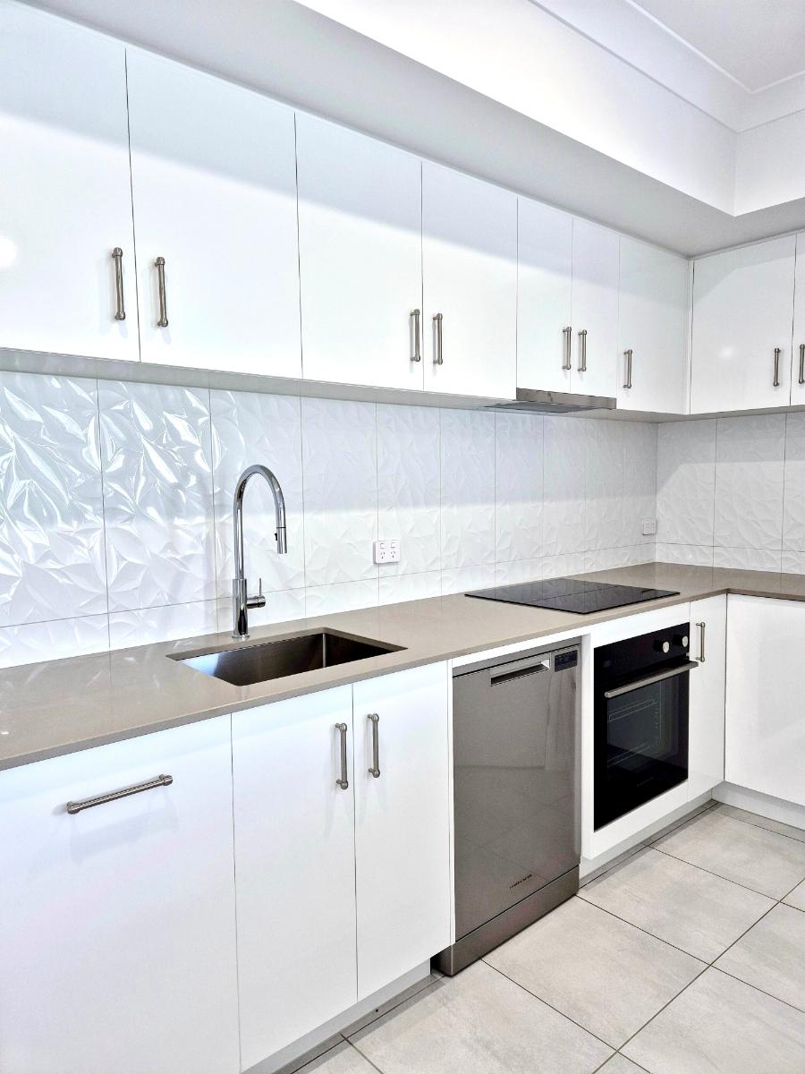 L424 Flora – kitchen 2