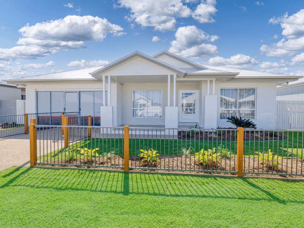 Mia North Shore Display